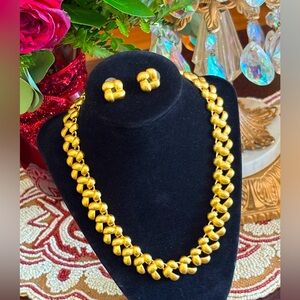 •vintage• 80’s Anne Klein necklace & earrings